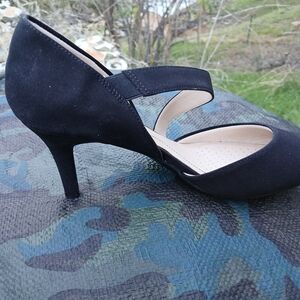 Chic Black Strap Heels